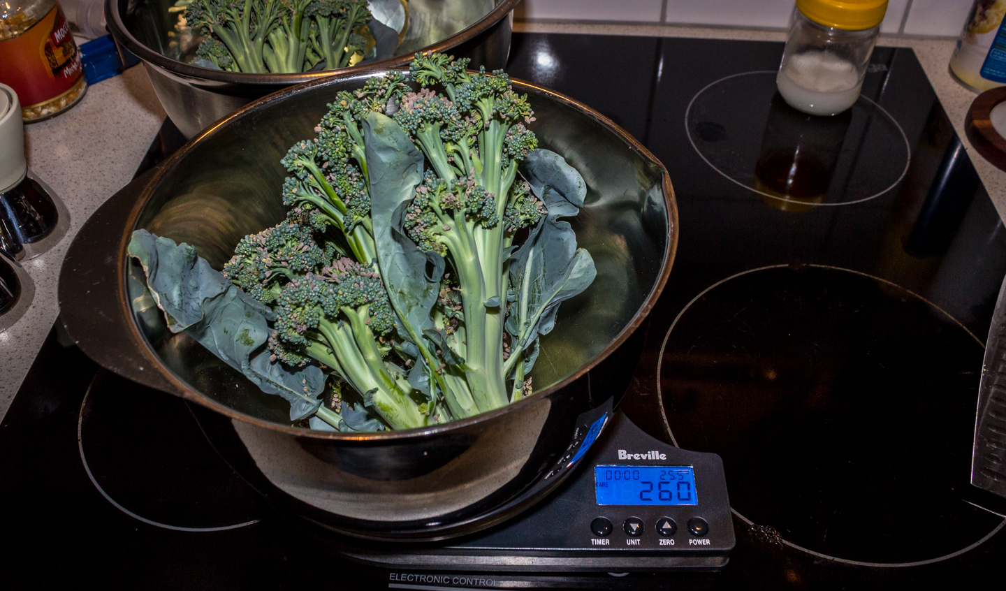03/01/16 2nd broccoli harvested at 260g Also tough butsweet 1 of the 2 broccoli harvested and cooked for a friend and her kid:) Feedback from the kid, the broccoli is yummy